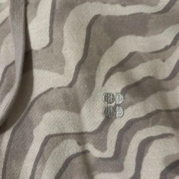 Sweaty Betty Cropped Hoodie in Ivory Tiger Print Medium - Picture 3 of 9